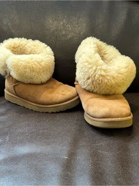 UGG Bailey Button - short fold overWomen's Shearling Cuff Ankle Boots - Chestnut